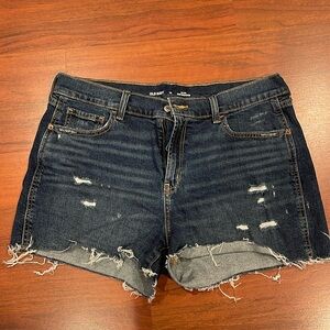 ✨Old Navy Distressed Mid Rise Boyfriend Shorts💙